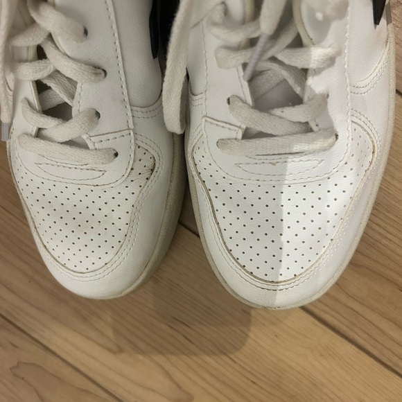 Veja Sneakers
Size Men’s 10 - Picture 9 of 9